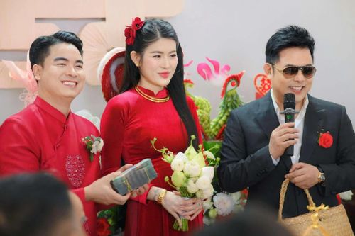 Quang Lê tặng quản lý 300 triệu đồng ở lễ cưới