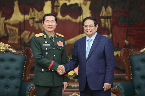 Thủ tướng tiếp Tổng Tham mưu trưởng Quân đội Nhân dân Lào