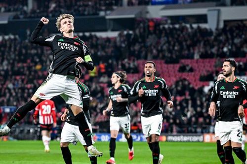 Đại thắng cực khó tin trên đất Hà Lan, Arsenal đặt một chân vào tứ kết Champions League