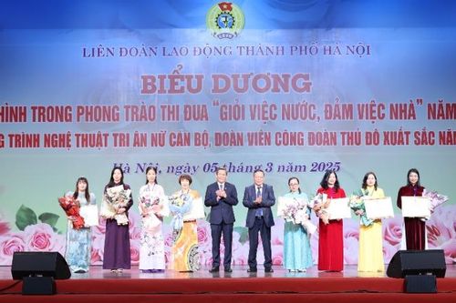 Hà Nội biểu dương các điển hình 'Giỏi việc nước, đảm việc nhà'