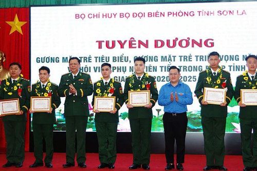Tuyên dương các điển hình tiêu biểu của Bộ đội Biên phòng Sơn La