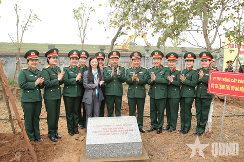 Phụ nữ Quân đội dâng hương báo công, phát động Tết trồng cây 'Đời đời nhớ ơn Bác Hồ' năm 2025