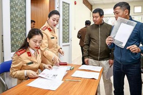 Cấp, đổi giấy phép lái xe tại cơ quan Công an: Người dân hài lòng