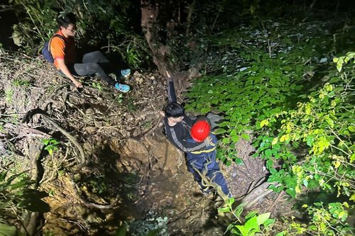 Giải cứu 2 du khách lạc ở Sơn Trà