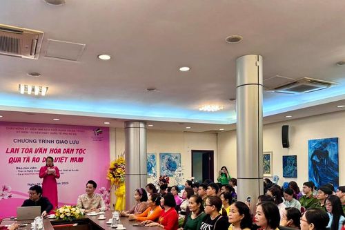 Gìn giữ và lan tỏa giá trị áo dài Việt Nam