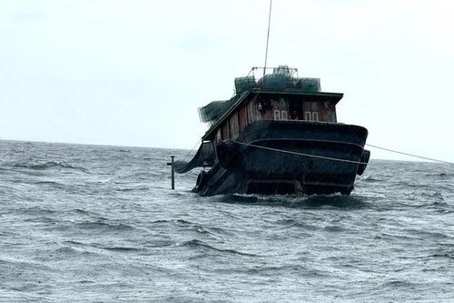 Quảng Trị: Nỗ lực tìm kiếm ngư dân mất tích trên biển