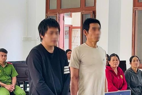 Hai cha con dắt nhau vào tù vì cầm đao chém người