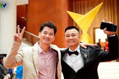 NSND Xuân Bắc, NSND Tự Long đăng status 'gây sốt' về Hòa Minzy