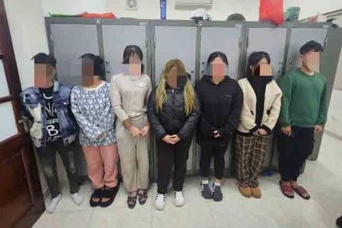 Khởi tố 2 đối tượng hành hung nữ sinh tại hồ điều hòa Yên Sở