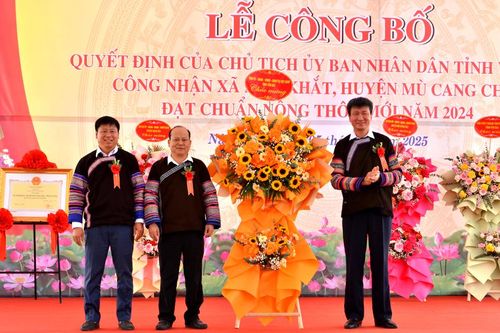 Huyện nghèo của Yên Bái có xã đạt nông thôn mới đầu tiên, tỉnh 'thưởng' 1 tỷ đồng