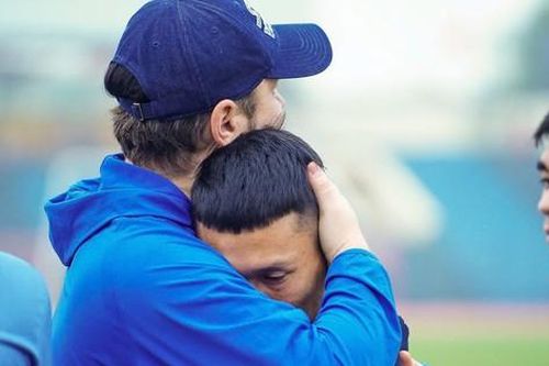Doãn Ngọc Tân khóc khi chia tay HLV Popov