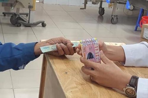 Ca cấp cứu nửa đêm và 150 tờ vé số dùng trả viện phí