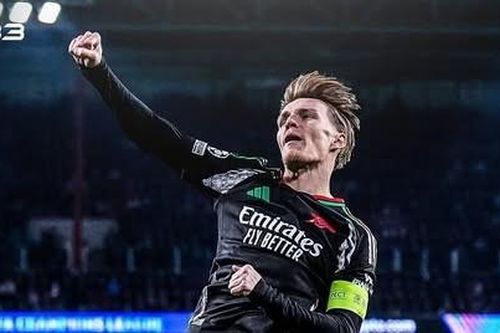 Arsenal thắng trận 7-1 trên đất Hà Lan