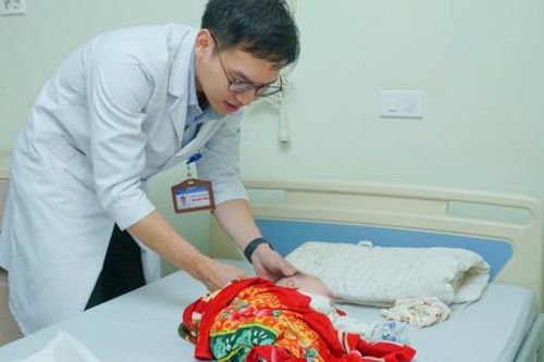 Cứu sống cháu bé 3 ngày tuổi mắc dị tật thoát vị tủy bẩm sinh