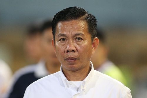 Huấn luyện viên Hoàng Anh Tuấn dẫn dắt Câu lạc bộ Bắc Ninh của thầy Park; Xuân Son lỡ hẹn đấu Manchester United