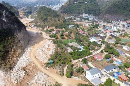 Đẩy nhanh thi công hạ tầng để giảm ùn tắc, phát triển du lịch ở Mộc Châu