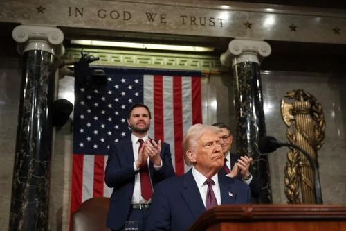 Tại sao ông Trump đeo cà vạt tím trong bài phát biểu đầu tiên trước Quốc hội Mỹ?