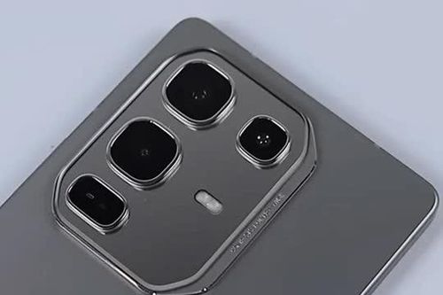Smartphone chống nước, pin 5.200mAh, RAM 12 GB, giá 'hạt dẻ'