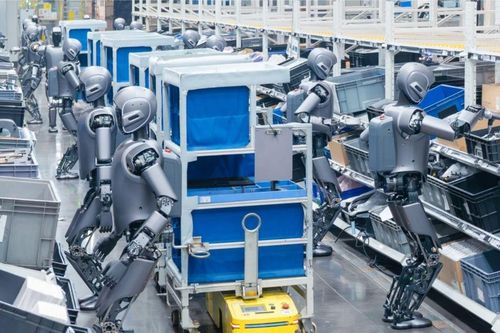 Công ty Trung Quốc đột phá với robot hình người làm việc theo nhóm trong nhà máy ô tô