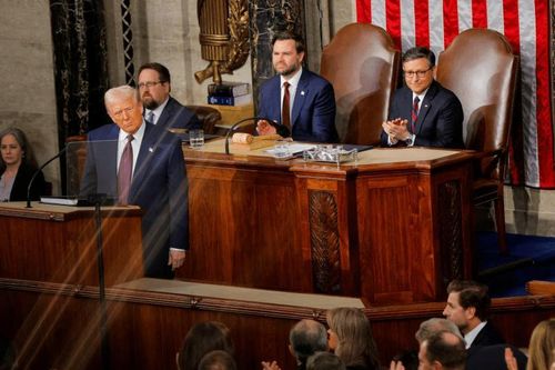 Những cảnh tượng hiếm thấy tại Quốc hội Mỹ khi ông Trump phát biểu