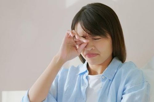 Bệnh mắt phổ biến trong mùa xuân có nguy hiểm không?