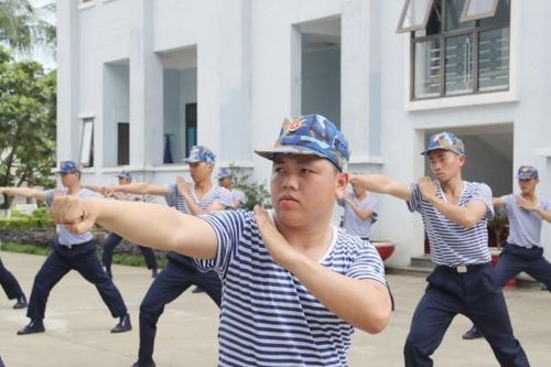 Một ngày của 'lính mới' Hải quân như thế nào?