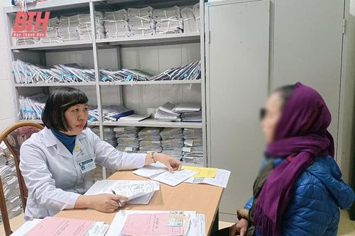 Nữ bác sĩ, điều dưỡng 'nặng lòng' với bệnh nhân tâm thần