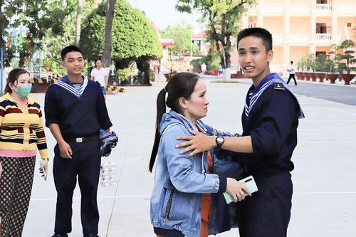 Hậu phương vững chắc, tiền phương an lòng