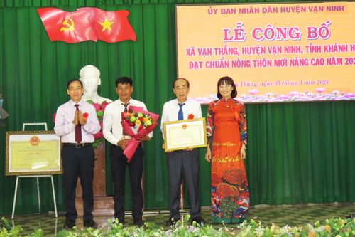 Vạn Ninh: Công bố xã Vạn Thắng đạt chuẩn nông thôn mới nâng cao