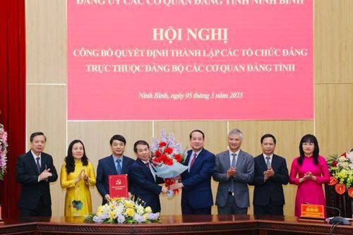 Công bố các Quyết định thành lập các tổ chức đảng trực thuộc Đảng bộ các cơ quan Đảng tỉnh