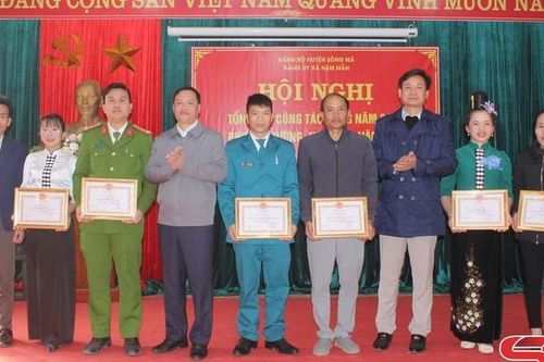 Xây dựng mô hình 'Chi bộ bốn tốt' ở Đảng bộ xã Nậm Mằn