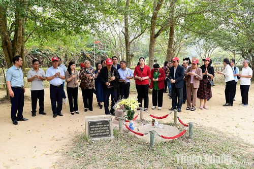 Đoàn ĐBQH tỉnh Bà Rịa - Vũng Tàu thăm Khu di tích Quốc gia đặc biệt Tân Trào