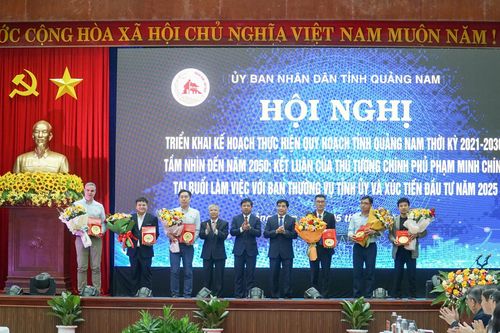 Quảng Nam trao chứng nhận đăng ký đầu tư cho loạt dự án với tổng vốn hơn 1.000 tỷ đồng
