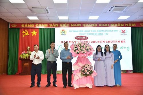 Nhôm Đắk Nông tổ chức gặp mặt lao động nữ nhân Kỷ niệm 115 năm ngày Quốc tế phụ nữ