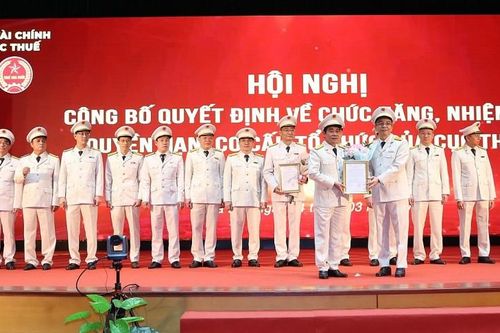 Cục Thuế trao quyết định bổ nhiệm 2 Chi cục trưởng Chi cục Thuế khu vực III và V