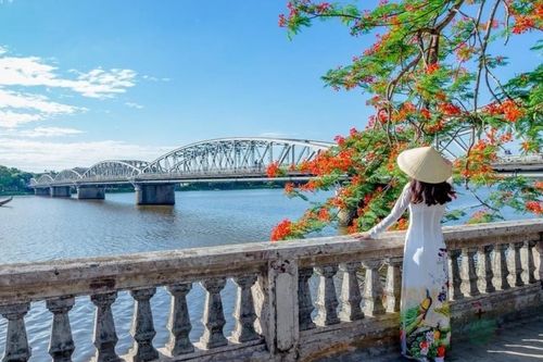 Năm Du lịch Quốc gia - Huế 2025: Sự giao thoa văn hóa trên dòng sông Hương