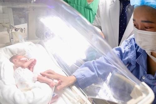 Bác sĩ hai bệnh viện cứu sản phụ ung thư di căn, sinh con bình an