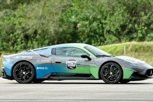 Maserati MC20 không người lái lập kỷ lục tốc độ 318 km/h