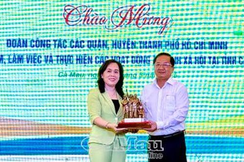 Cà Mau tiếp nhận 3 tỷ 350 triệu đồng an sinh xã hội từ TP Hồ Chí Minh
