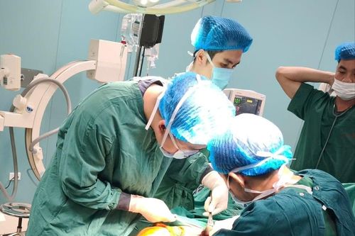 26 giờ giành giật sự sống cho người đàn ông hai lần ngừng tim