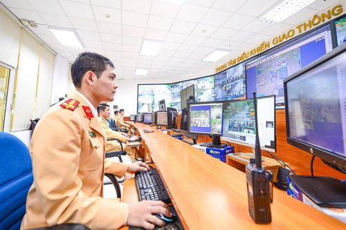 Cận cảnh hệ thống 'mắt thần' giám sát giao thông 24/24 giờ ở Hà Nội