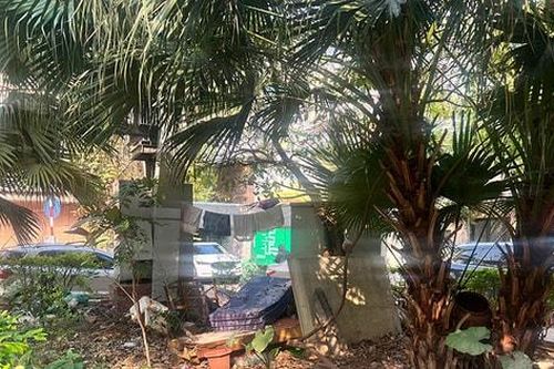 Vườn hoa Trần Quang Diệu (quận Đống Đa) xuống cấp
