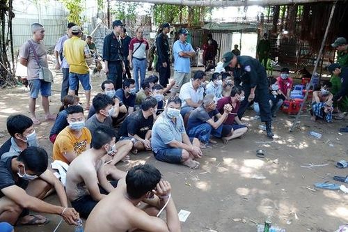 Khởi tố 53 đối tượng trong đường dây đánh bạc do 2 bố con cầm đầu