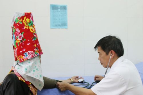 Những bác sĩ bám bản ở Quảng Ninh