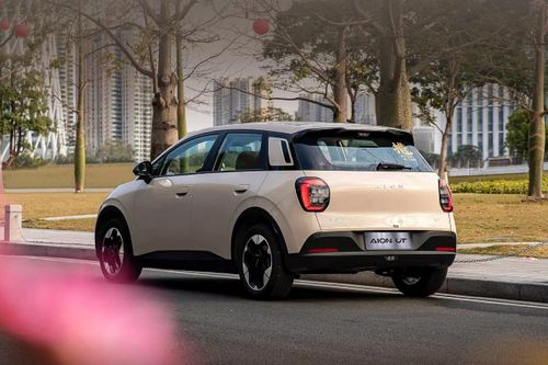 Xe điện 10.000 USD của Aion - có trợ lái, sạc đầy đi được 330 km