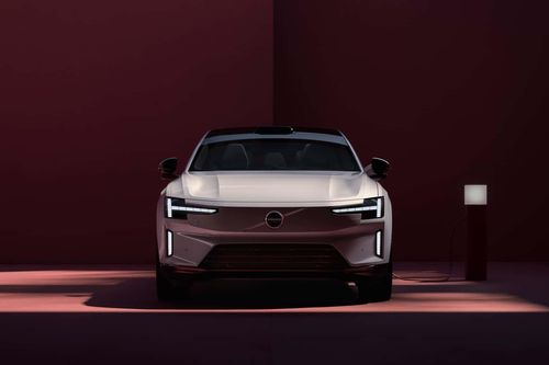 Volvo ES90 lộ diện - sedan điện 670 mã lực, chạy 700 km khi pin đầy
