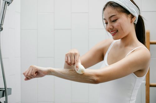 Thực hư xà phòng tắm bào mòn làn da