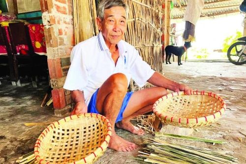 Giữ lửa làng nghề đan đát Ba Tri trăm năm tuổi