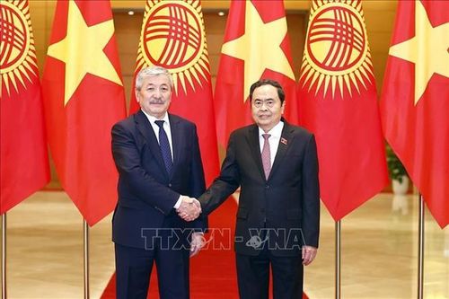 Chủ tịch Quốc hội Trần Thanh Mẫn hội kiến Thủ tướng Kyrgyzstan Adylbek Kasymaliev