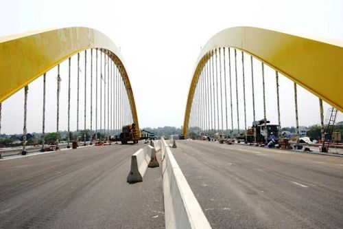 Thành phố Huế bảo đảm thi công để thông xe kỹ thuật cầu vượt sông Hương ngày 26/3